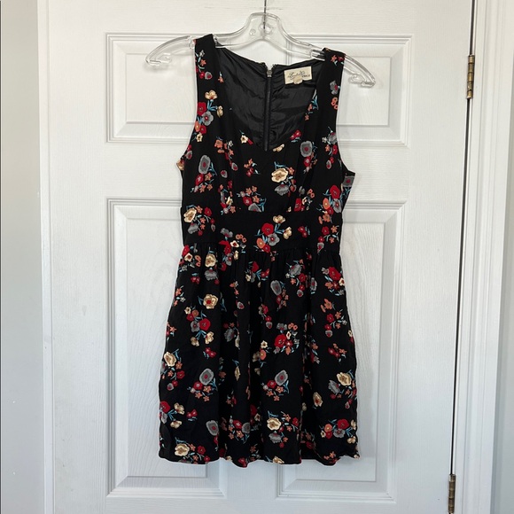 Forever 21 Dresses & Skirts - Forever 21 Black Floral Mini Dress
